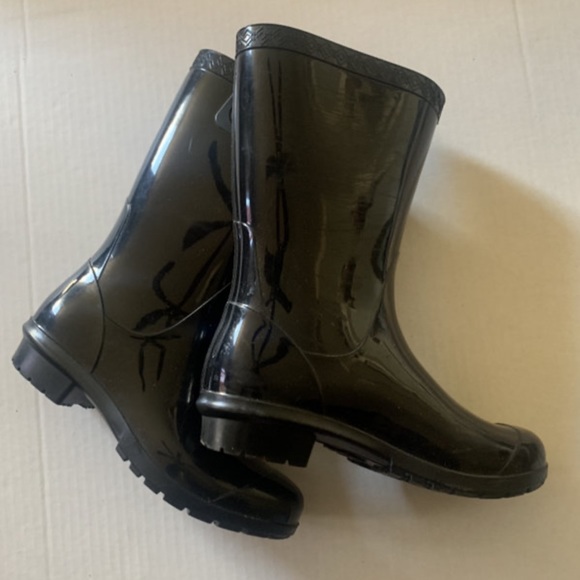UGG Siena Rain Boot size 5 like new - Picture 3 of 5